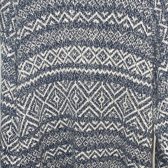 Men's Blue and White Patterned Sweater - Picture 3 of 10